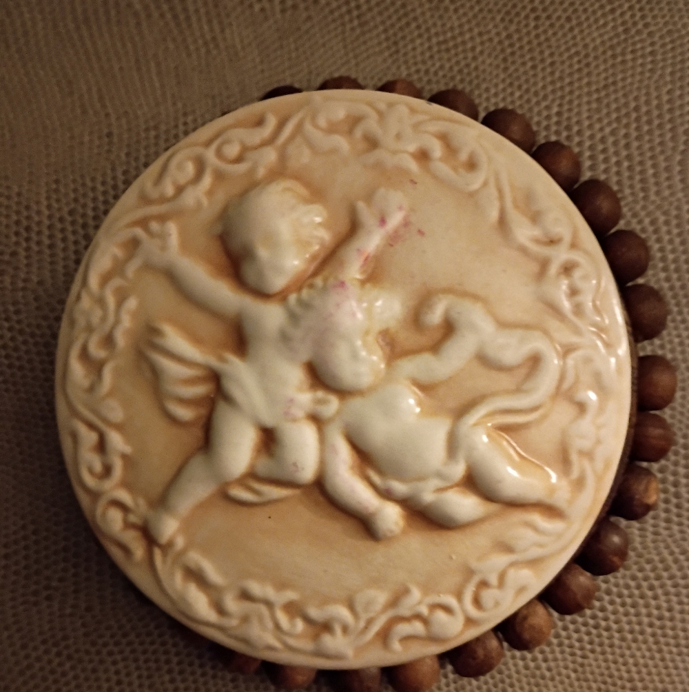 Vintage 1978 Playful Raised Cherub Trinket Holder, Ceramic, Round